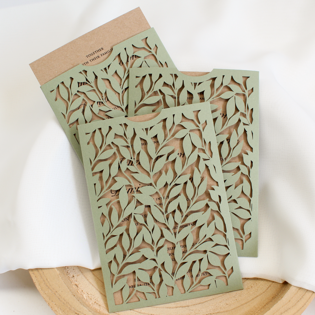 Wsuwane Zaproszenie Ślubne z Ażurową Ozdobą w kolorze sage green – Styl Rustykalny/Boho