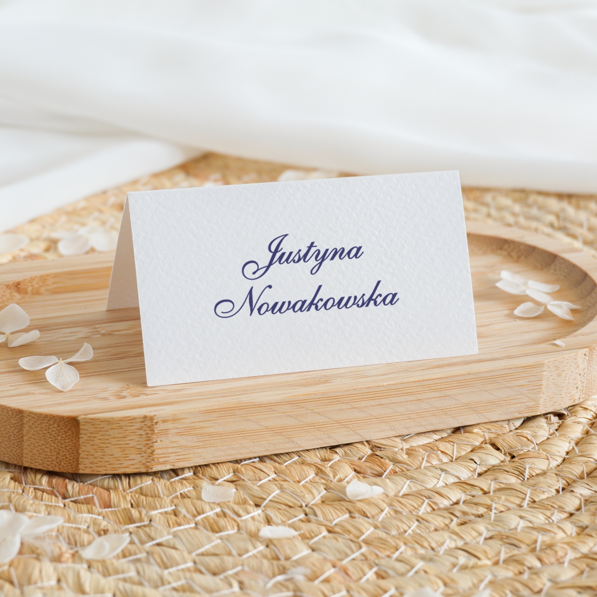 Białe, klasyczne, winietki weselne z granatowym napisem - Gesso 05