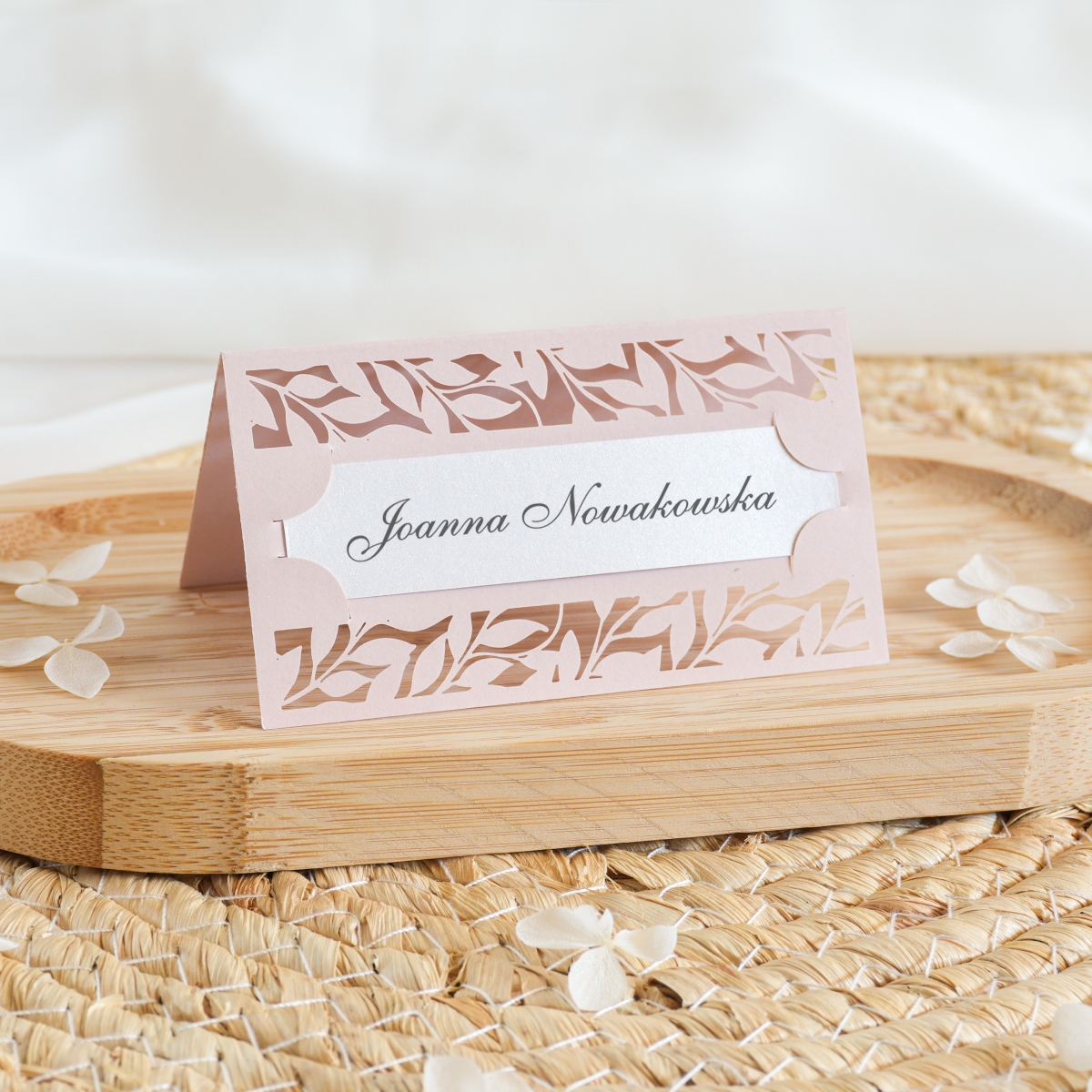 Ażurowe winietki ślubne w kolorze bladego różu - pink nude 01